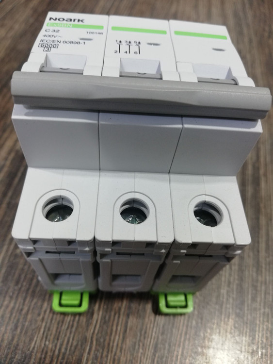 فیوز مینیاتوری نوارک