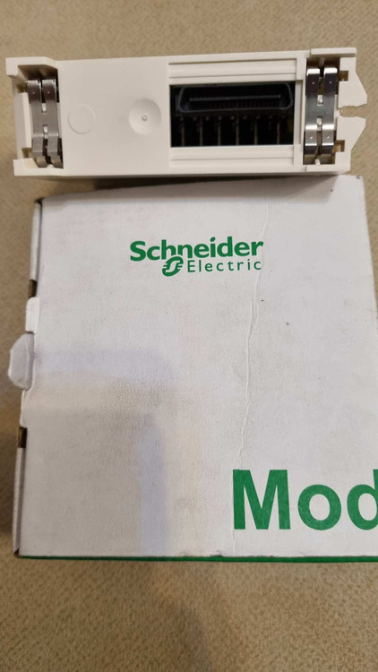 کارت خروجی دیجیتال اشنایدر