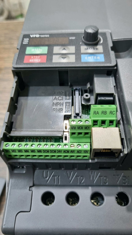 درایو دلتا VFD055E43A